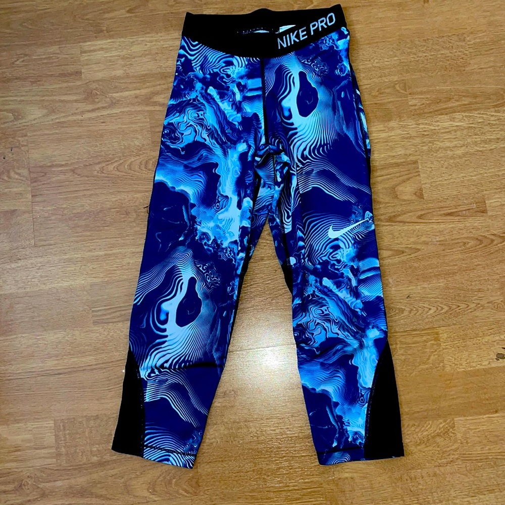 mint condition nike pro Capri leggings